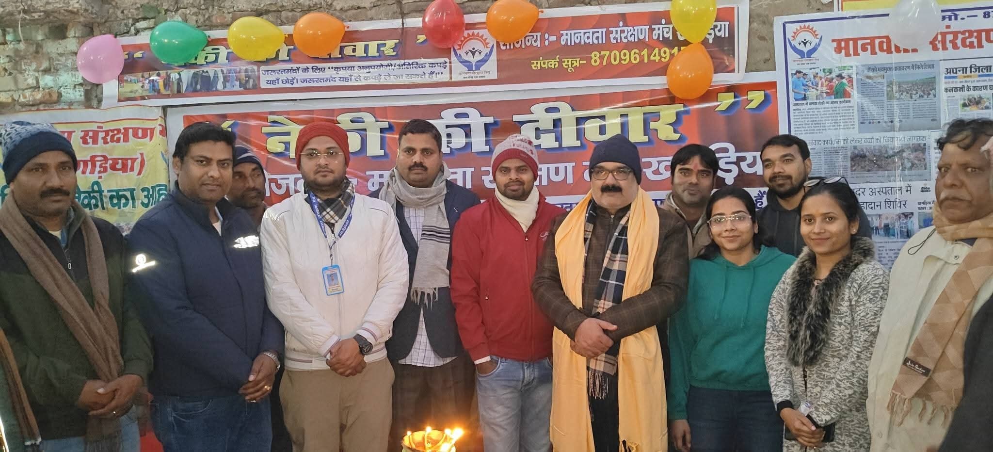 नेकी की दीवार की प्रथम वर्षगांठ पर कंबल वितरण