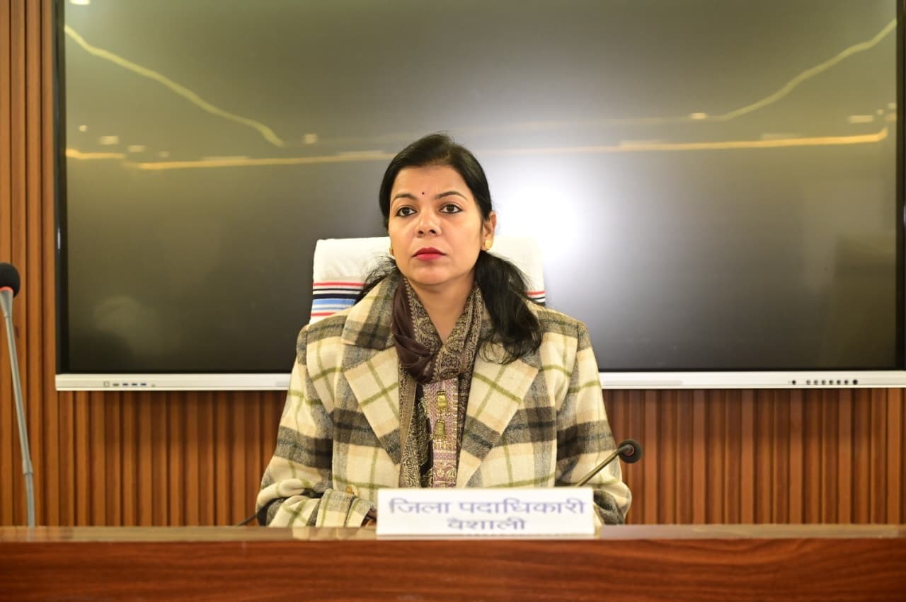 hajipur news. प्रशासन गांव की ओर कार्यक्रम में 22187 परिवादों का समाधान