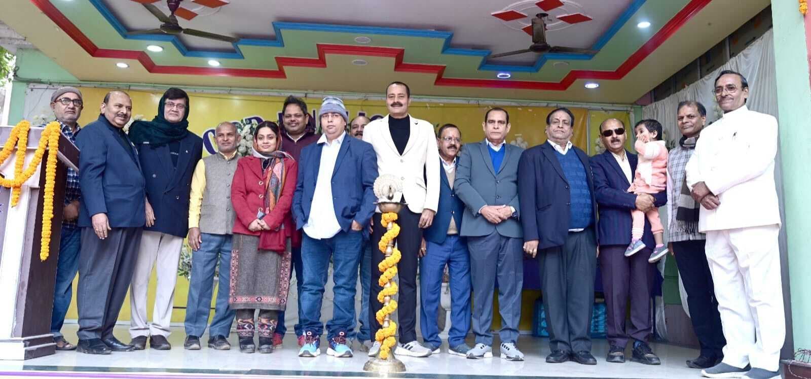 सुरेश सिन्हा मेमोरियल सोसाइटी ने निसहायों के बीच किया कंबल वितरण