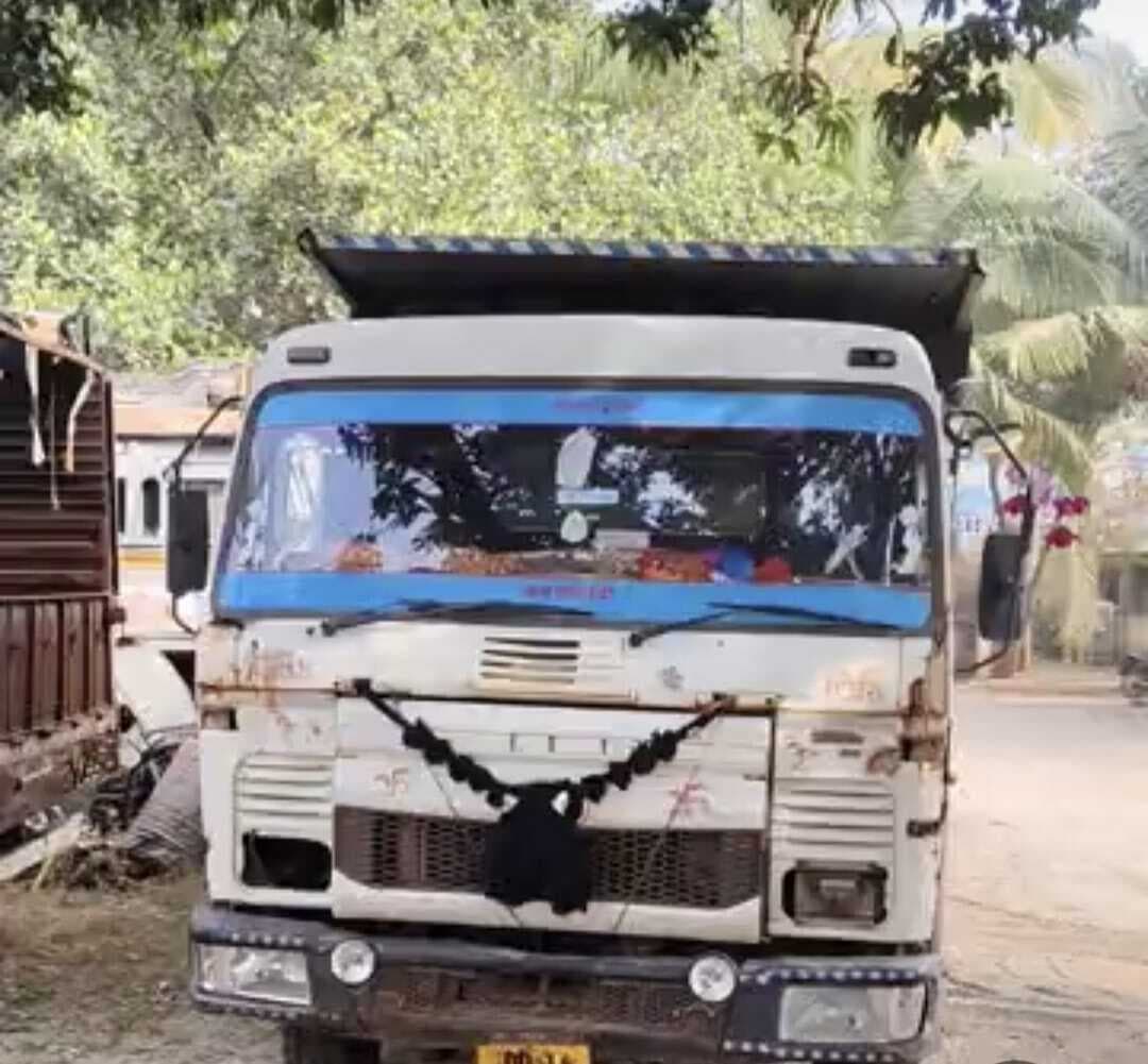 अवैध रूप से बोल्डर लदा हाइवा जब्त, प्राथमिकी दर्ज