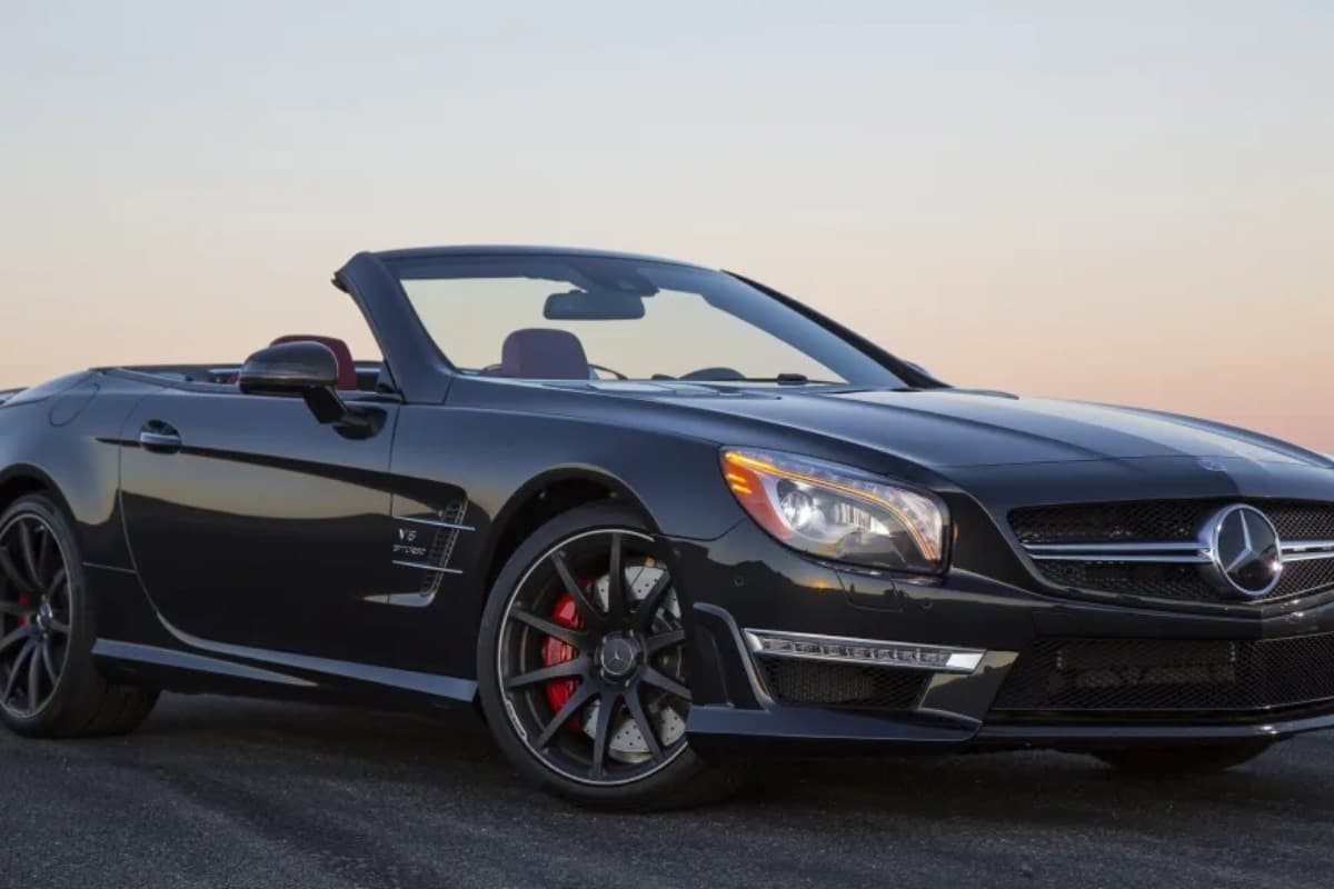 देश में छिड़ी सस्ती कारों की होड़, तो मर्सिडीज ने अपनी कार महंगी करने का मूड क्यों बना लिया?