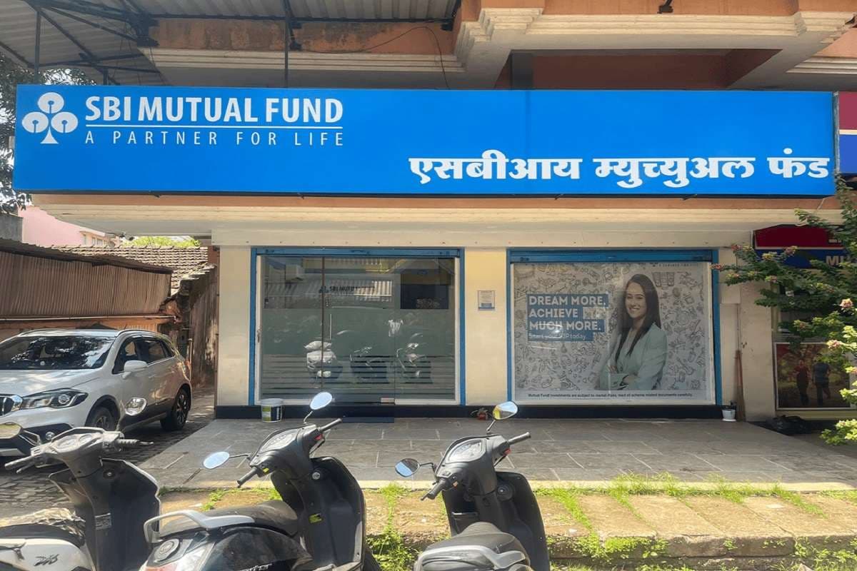 SBI Mutual Funds: एसबीआई के टॉप 5 एसआईपी प्लान्स, जो 10,000 रुपये को बना देते हैं 35 लाख