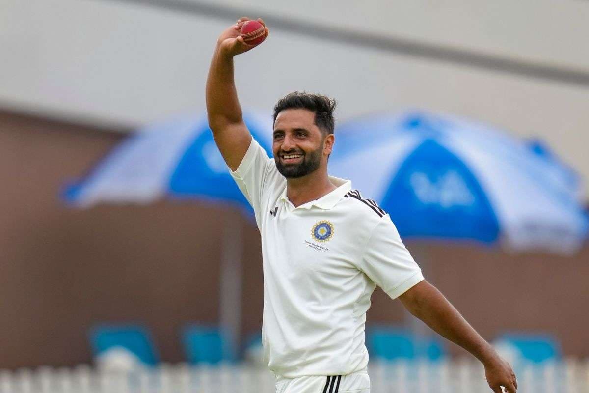 कौन हैं जम्मू-कश्मीर के तेज गेंदबाज आकिब नबी डार, दिल्ली कैपिटल्स ने 8.40 करोड़ में खरीदा