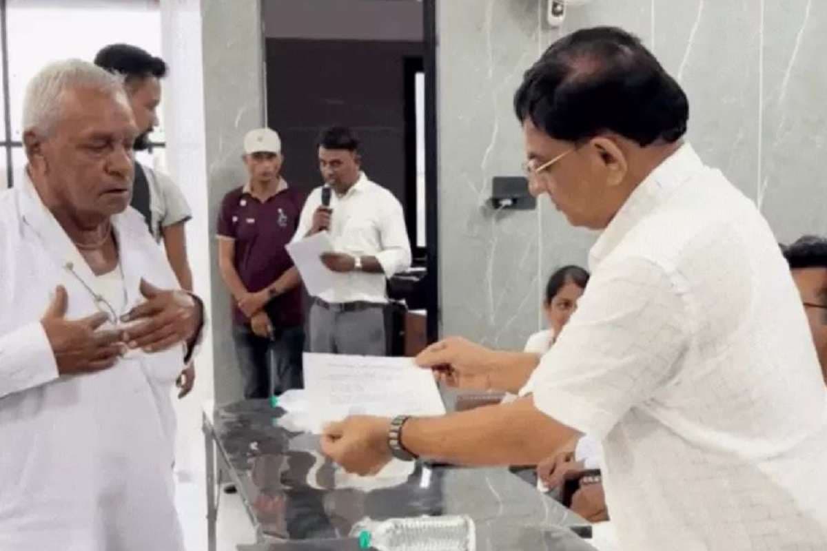 सूरत के व्यापारी ने बदल दी किसानों की किस्मत, मां की पुण्यतिथि पर 290 लोगों को कर दिया कर्जमुक्त