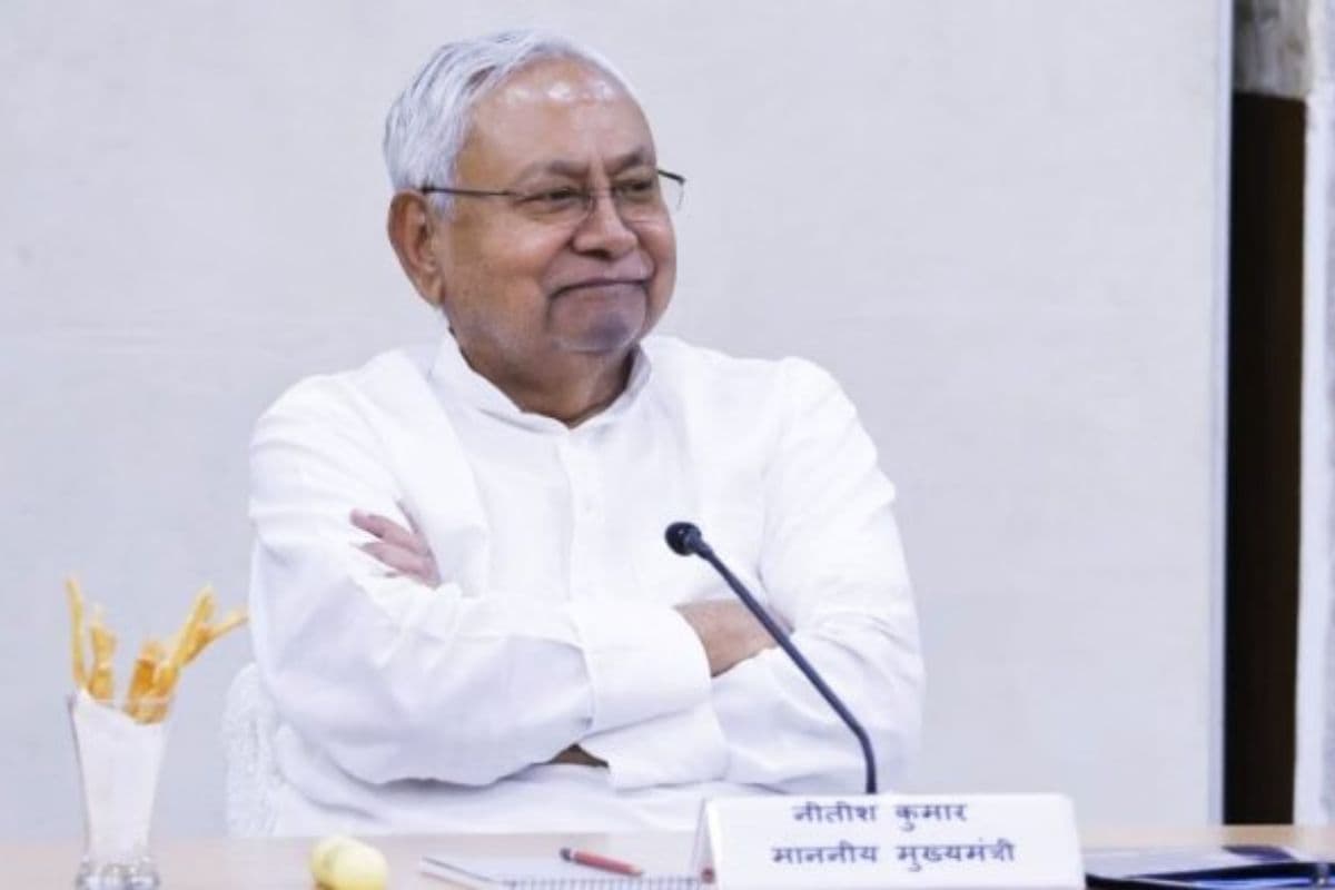 Bihar: CM नीतीश ने दान की अपनी एक महीने की सैलरी, विधायकों-सांसदों और मंत्रियों से भी की अपील