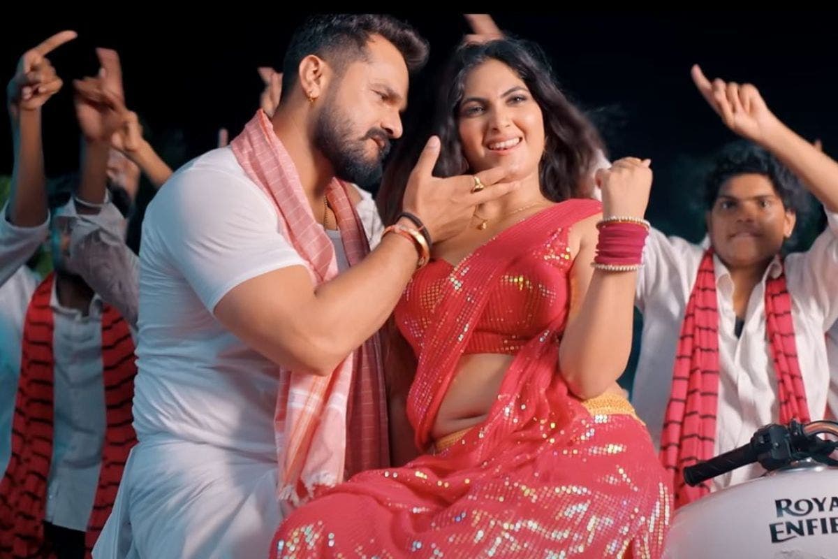 Bhojpuri Song: खेसारी लाल यादव के ‘गजब तोहार नैना’ में सोना पांडे की अदाओं ने फैंस को बनाया दीवाना, देखें VIDEO