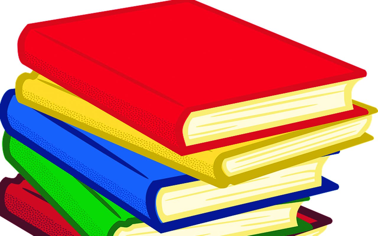 अलमारी के शीशों में बंद किताबें