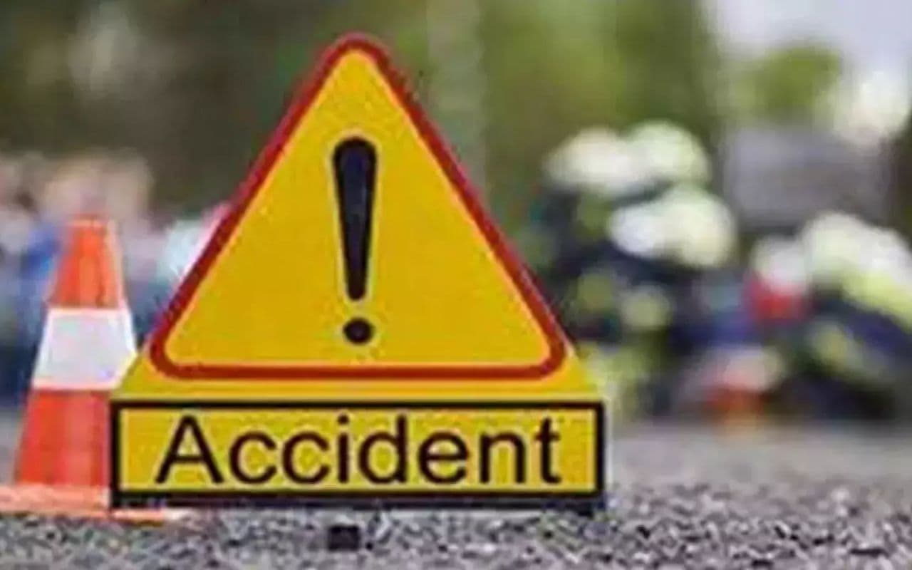 Road Accident: बेतिया में तेज रफ़्तार का कहर, टेंपो-बोलेरो की टक्कर में युवक की दर्दनाक मौत, आधा दर्जन लोग घायल
