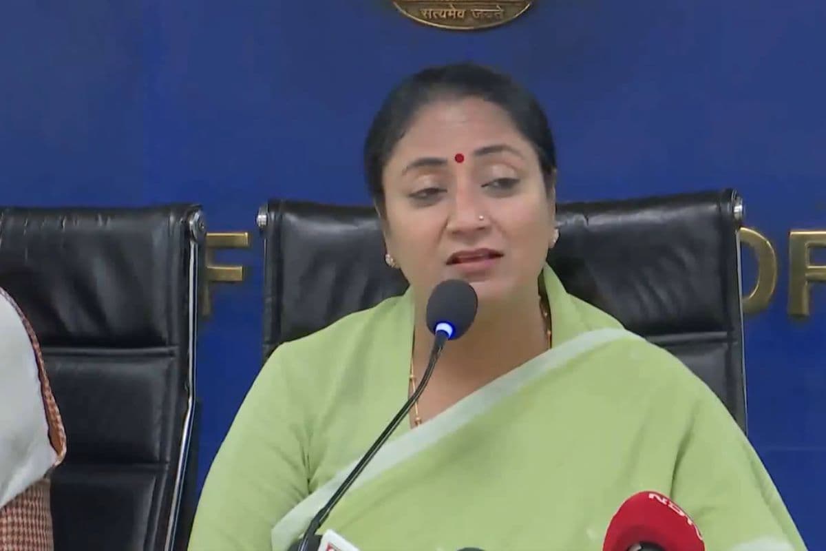 Delhi Govt: बिना पुनर्वास के दिल्ली में नहीं हटेगी झुग्गी