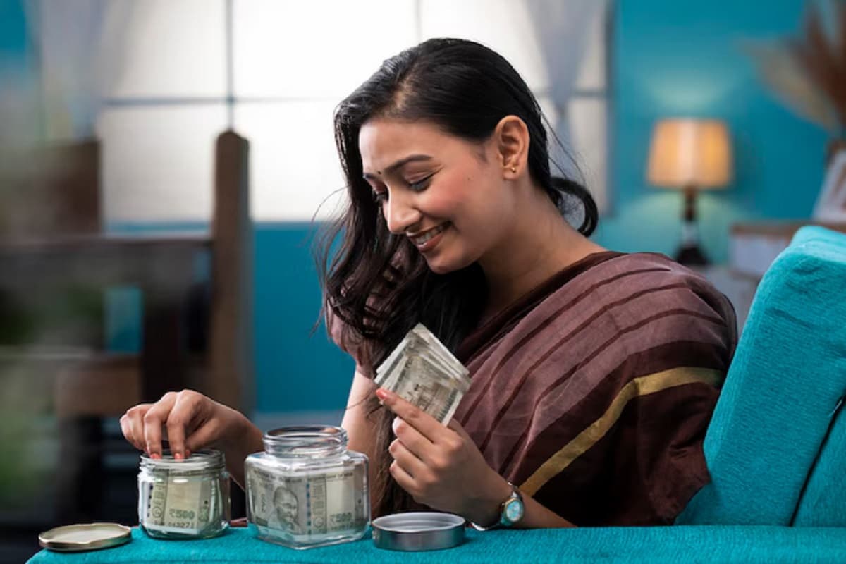 महीने की शुरुआत में उड़ जाता है सैलरी का पैसा? अपनाएं ये टिप्स, देखकर जलने लगेंगे पड़ोसी