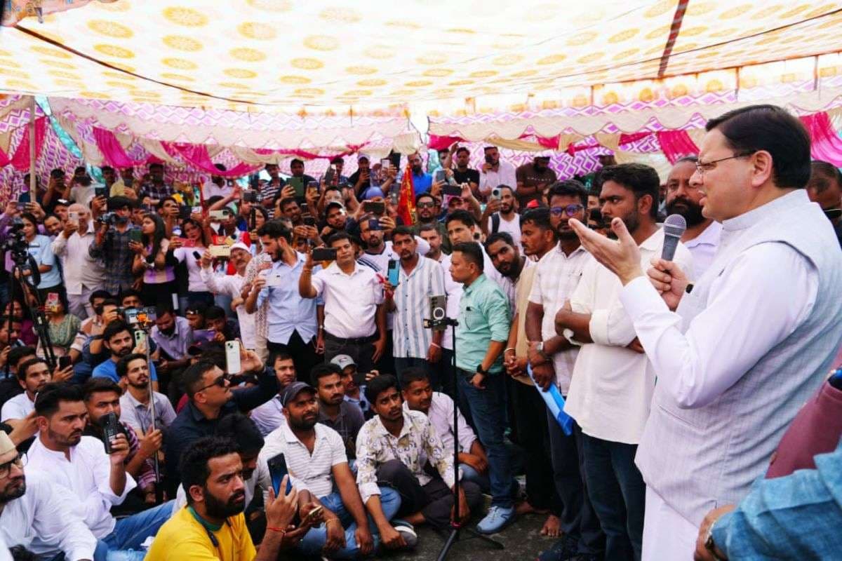 Uttarakhand News: UKSSSC पेपर लीक मामले की होगी सीबीआई जांच, बोले सीएम धामी, आंदोलन कर रहे युवाओं से की मुलाकात