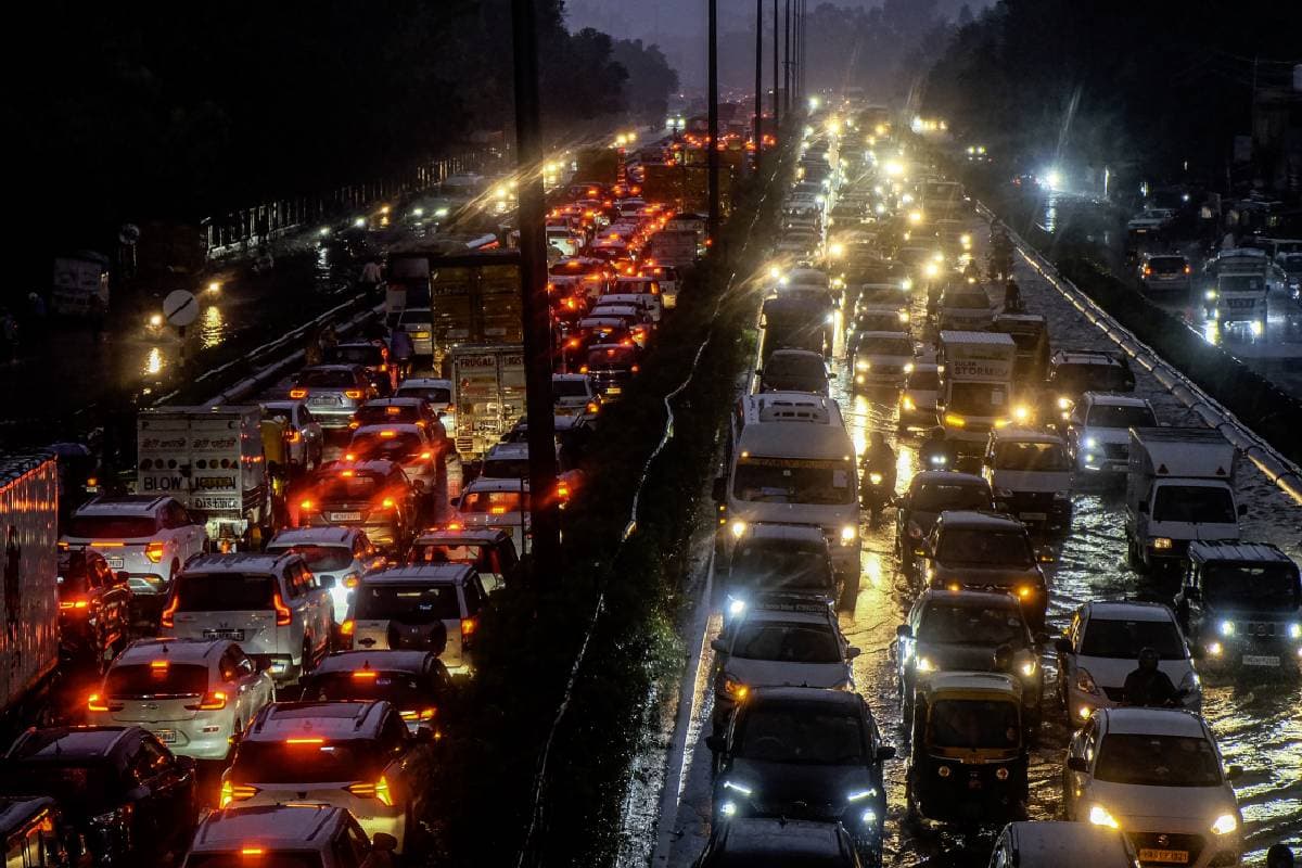 Gurugram Traffic Jam : गुरुग्राम में महाजाम से लोग परेशान, रेंगती दिखी गाड़ियां, वीडियो आया सामने