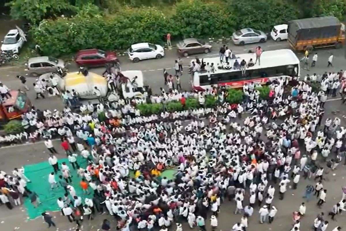 Farmers Protest: महाराष्ट्र में किसानों का प्रदर्शन जारी, NH-44 दूसरे दिन भी जाम, सीएम फडणवीस ने कर दी ऐसी अपील