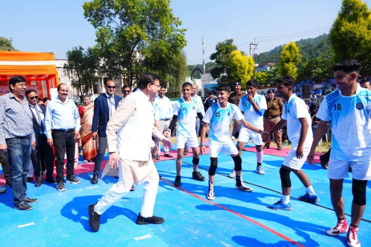 Watch Video: उत्तराखंड में खेलों को मिलेगी नई उड़ान, सीएम धामी ने की 23 खेल अकादमियों की घोषणा, बच्चों संग खेली कबड्डी