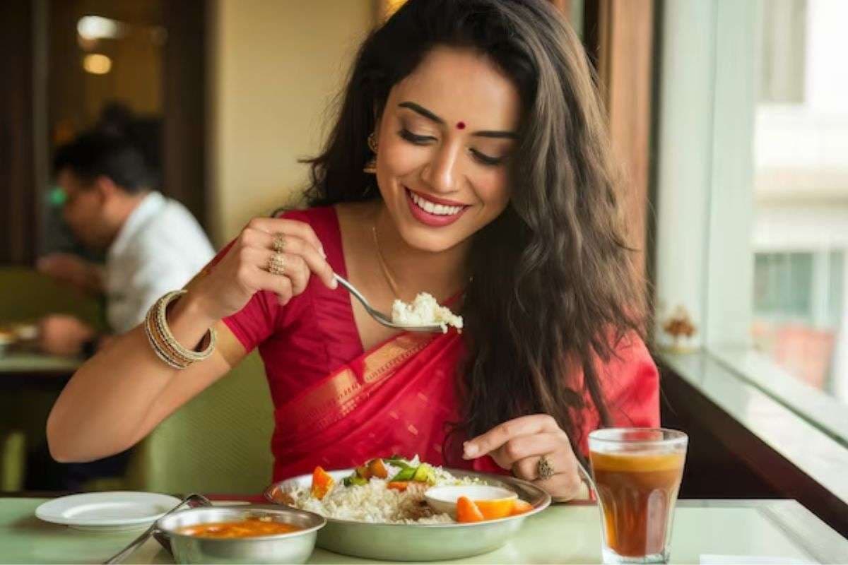Astro tips For Food: अन्न का अनादर बिगाड़ देता है घर का भाग्य, जानें कैसे