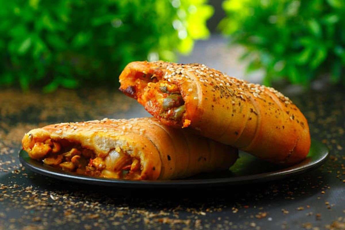 Sandwich Paratha Recipe: सुपरहिट सैंडविच पराठा खाकर बच्चे भी कहेंगे थैंक यू, ब्रेकफास्ट के लिए नोट करें रेसिपी