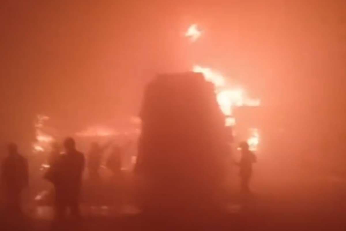 दिल्ली-आगरा एक्सप्रेसवे पर भीषण हादसा, 7 बसें और 3 कारें टकराईं, 4 की मौत, 25 घायल