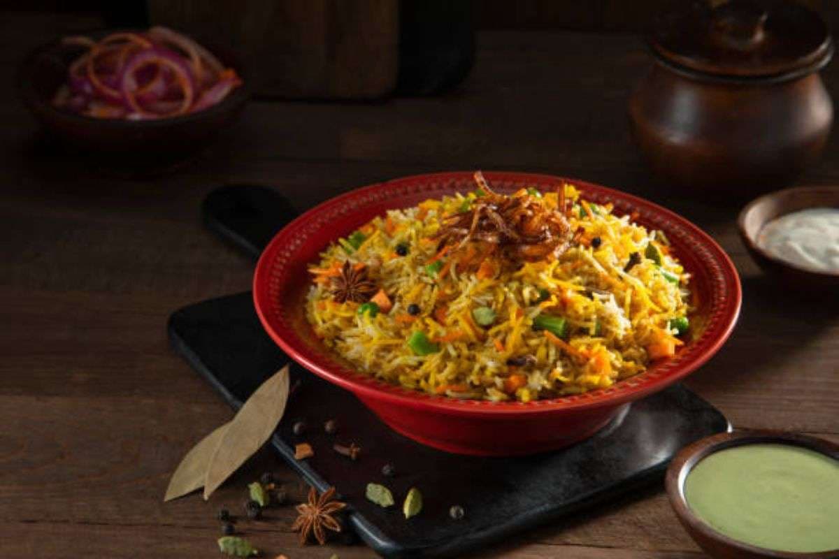 Veg Dum Biryani Recipe: घर पर बनाएं लाजवाब खुशबू वाली वेज दम बिरयानी, बार-बार खाने का करेगा दिल