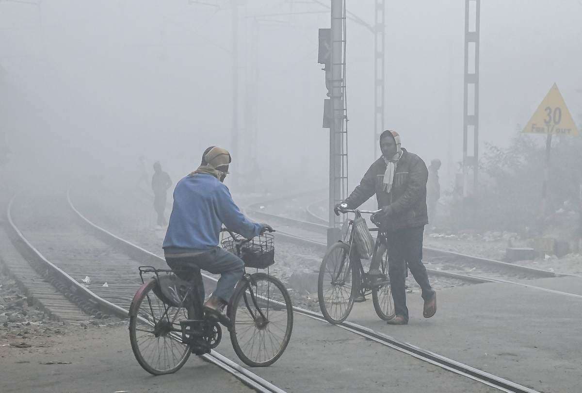 Aaj ka Mausam : दिल्ली में चलेगी ठंडी हवा, यूपी में घने कोहरे की चेतावनी, जानें अन्य राज्यों का मौसम