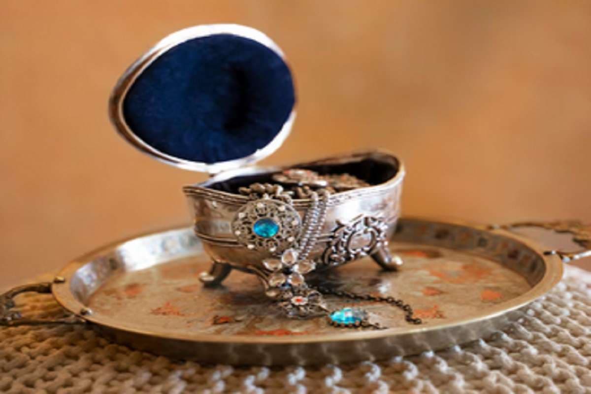 Silver Rate: चांदी ने तोड़ दिया रिकॉर्ड, 5,100 रुपये की छलांग लगाकर 1.99 लाख के पार