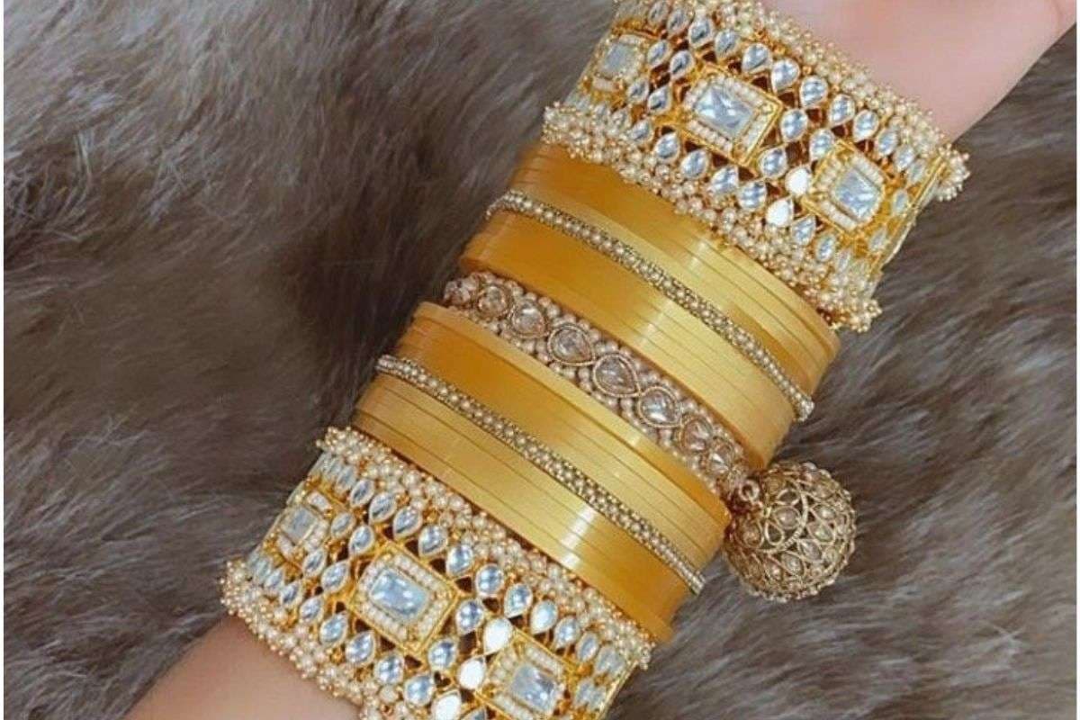 Latest AD Stone Bangles Designs: ये स्टोन चूड़ियां हर लहंगे और साड़ी को देंगी रॉयल टच