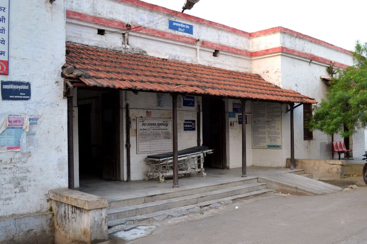 मुजफ्फरपुर मॉडल अस्पताल में सर्वर डाउन, पर्ची कटना हुआ बंद मरीजों ने किया हंगामामॉडल अस्पताल में सर्वर डाउन