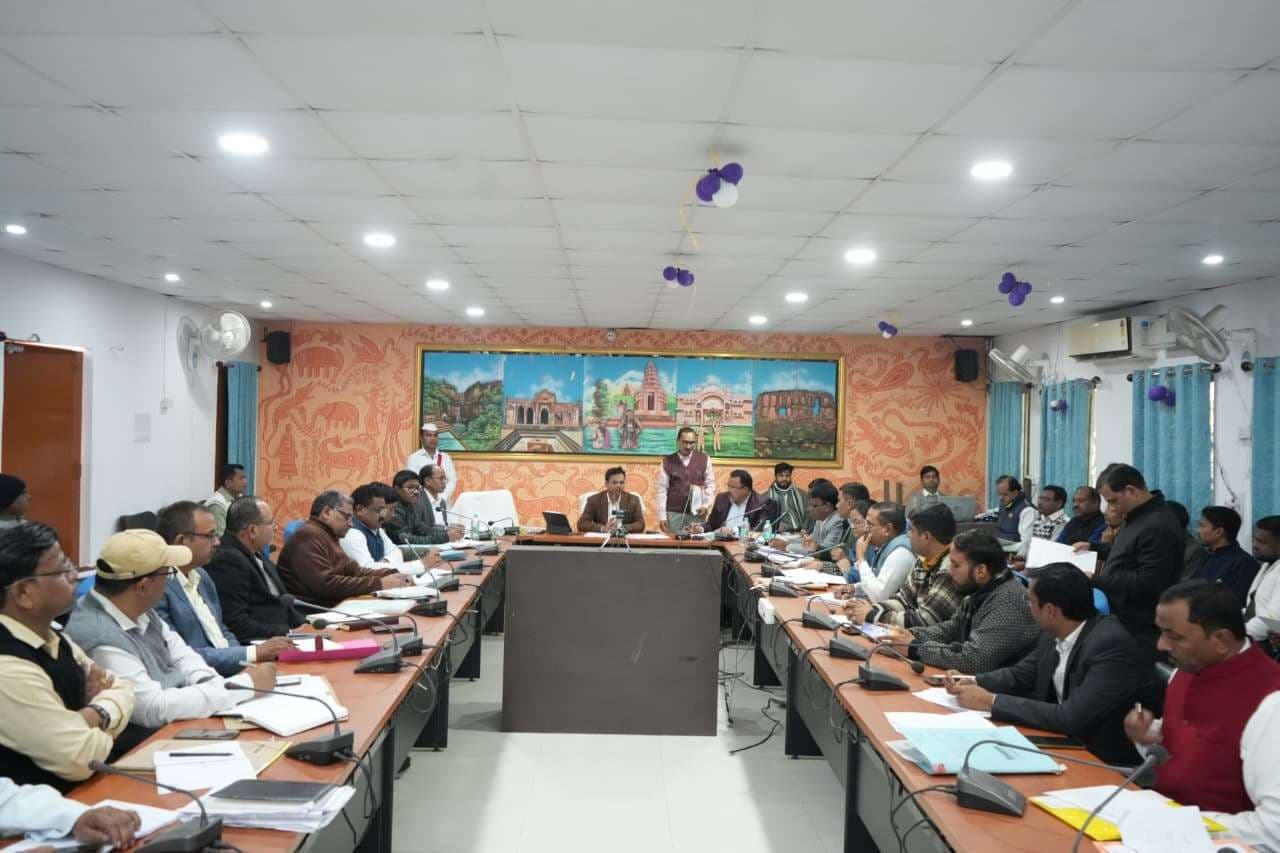 राजस्व संग्रहण से जुड़ी प्रक्रियाओं में पारदर्शिता सुनिश्चित करें : डीसी