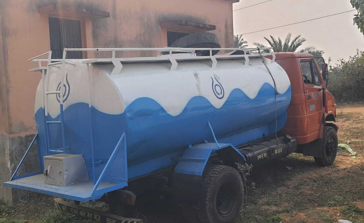 दूध टैंकर, मिनी पिकअप व कार से दो सौ पेटी शराब बरामद