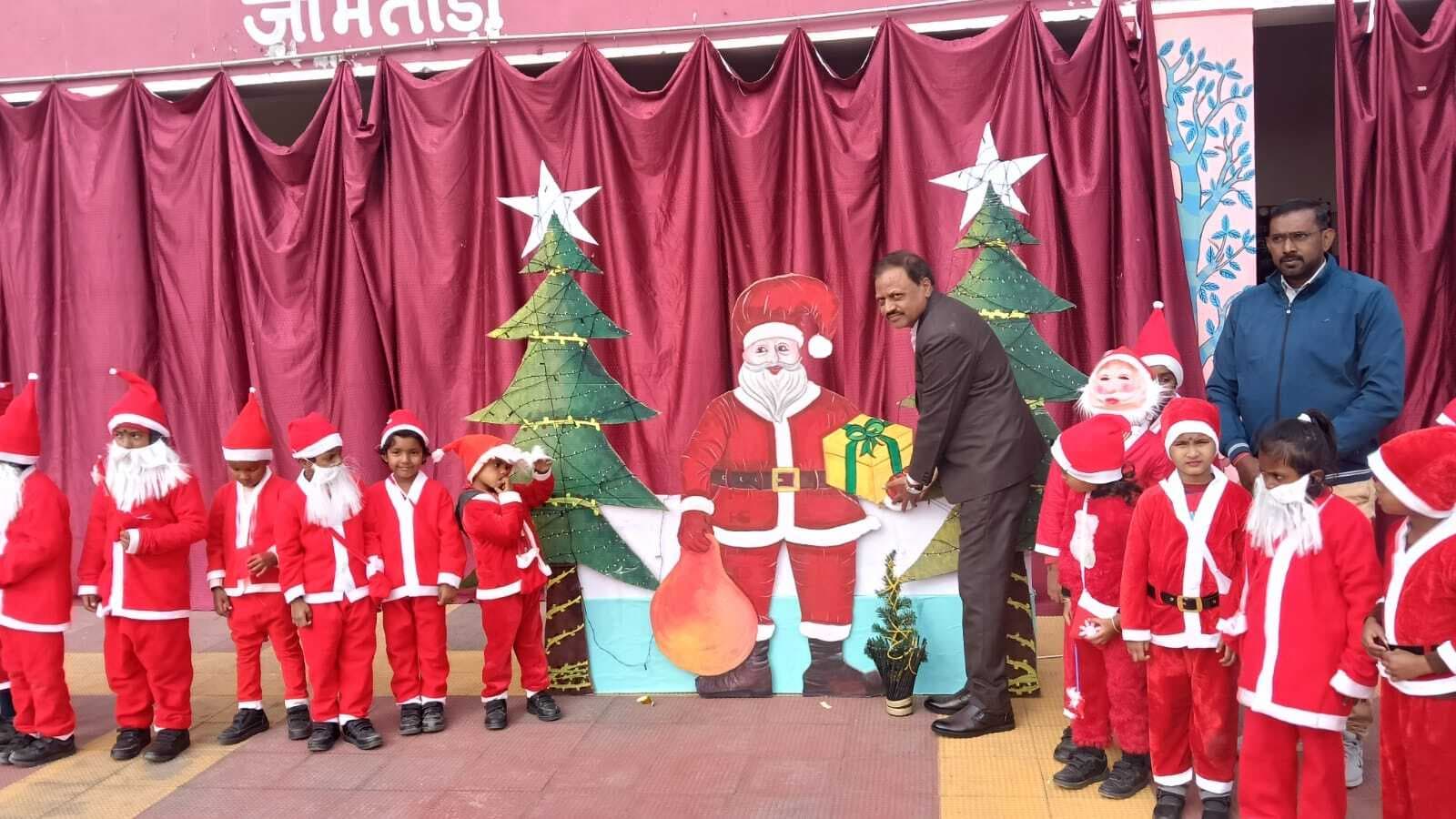 पीएम श्री केंद्रीय विद्यालय में मना क्रिसमस डे