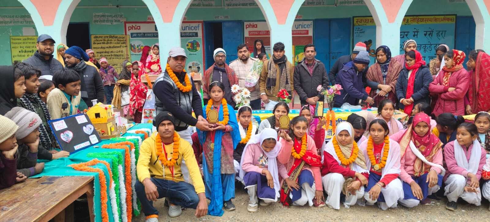 टीएलएम मेला में छात्रों ने लगायी शिक्षण सामग्रियों की प्रदर्शनी